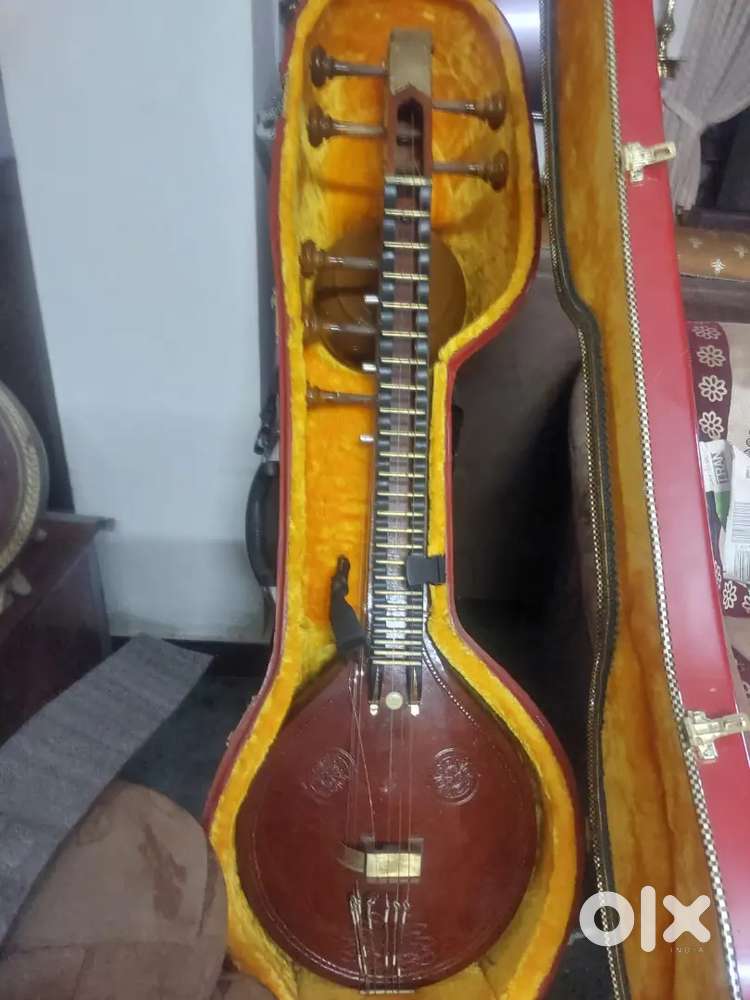 Veena with box