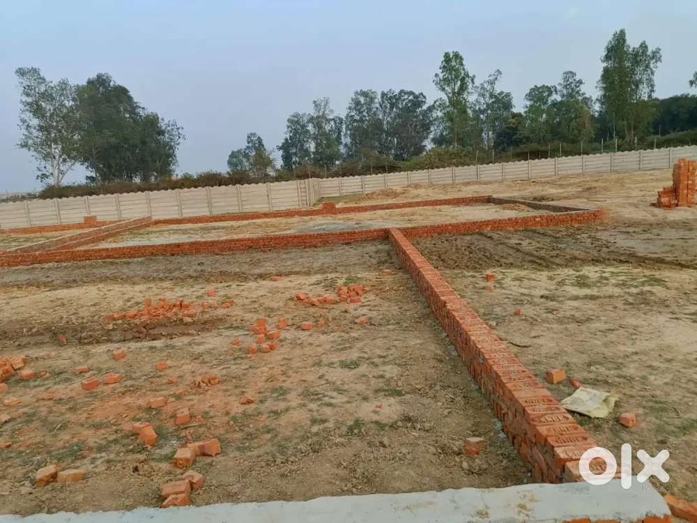 HCl आईटी सिटी अमूल पराग डेरी से नजदीक जमीन खुर्दही बाजार में