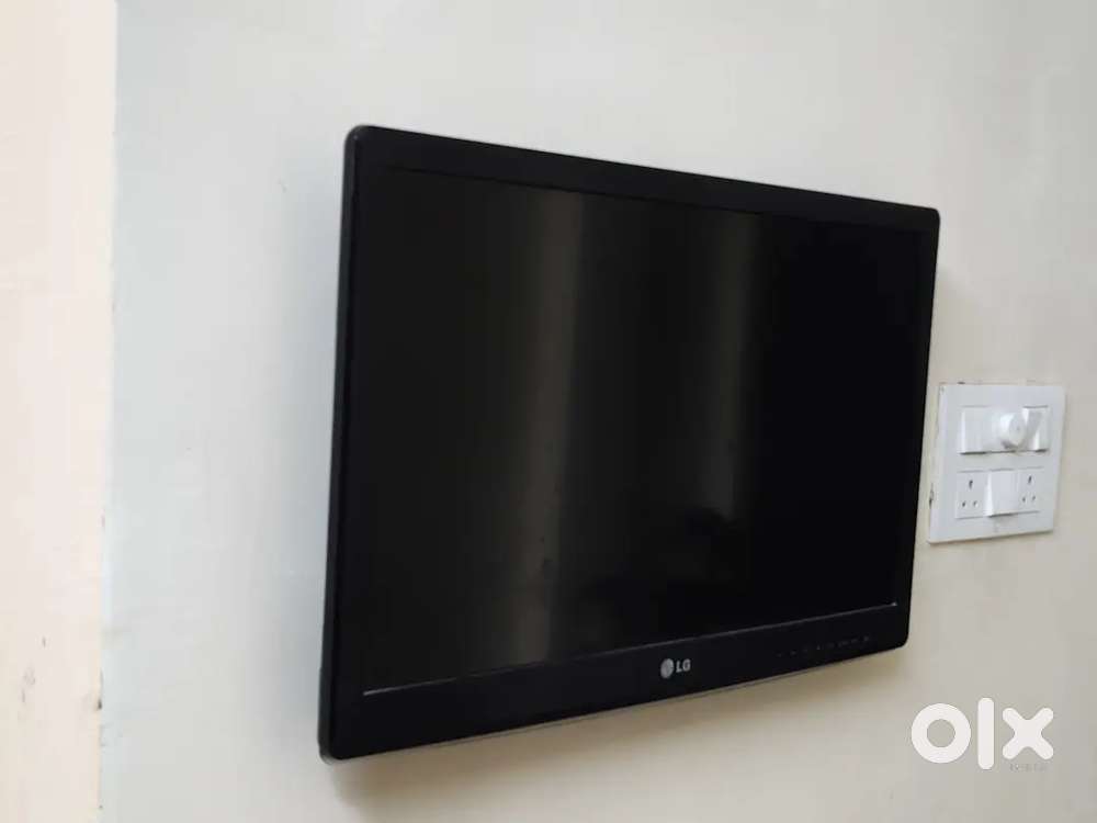 LG 32 LED TV – Excellent Condition  With Org. Remote & Wall Mount