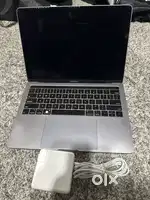 Apple MacBook Pro 13 (256GB SSD, Intel Core i5 8th Gen., 1.4 GHz, 8Gb