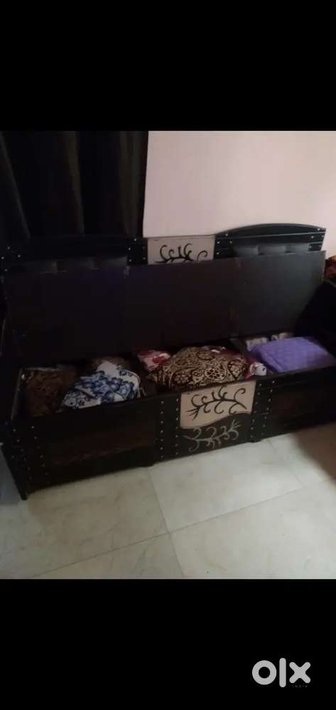 Storge vala 5 seater sofa set with center table