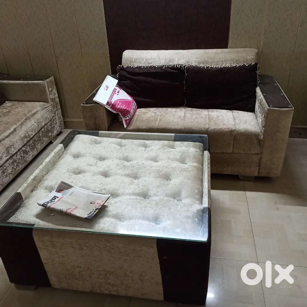 7 seater sofa set with centre table