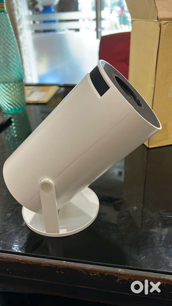 Hd wall projector with remote