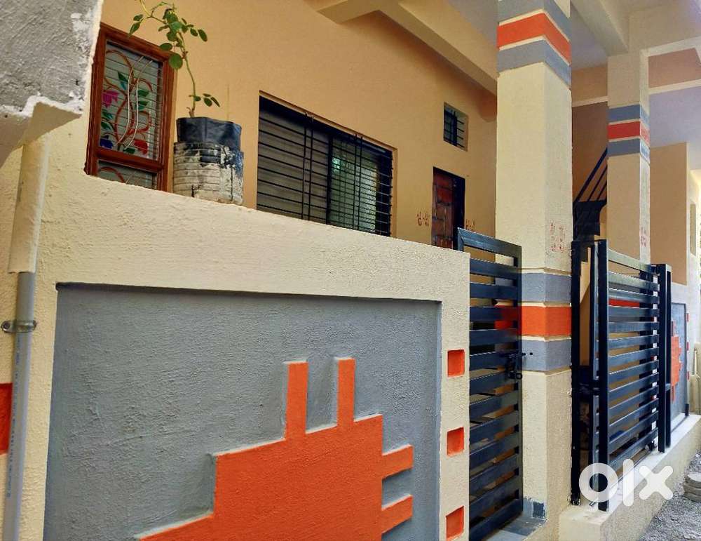 For girls only. Rs.1700/- each + light bill. 4 girls in 1RK.