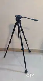 Manfrotto 190 tripod with fluid video head
