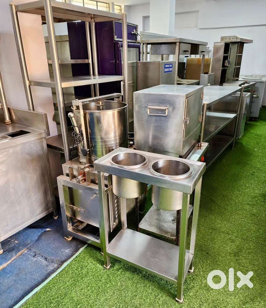 Cloud kitchen project workcentr&service tables.steel counters:4