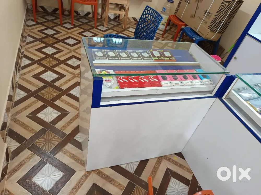 Mobile shop showcase