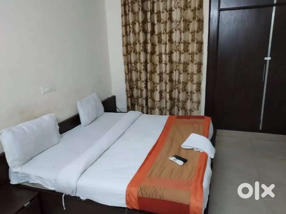 NO BROKERAGE! Paying Guest Accomodation for Boys with meals in Noida!