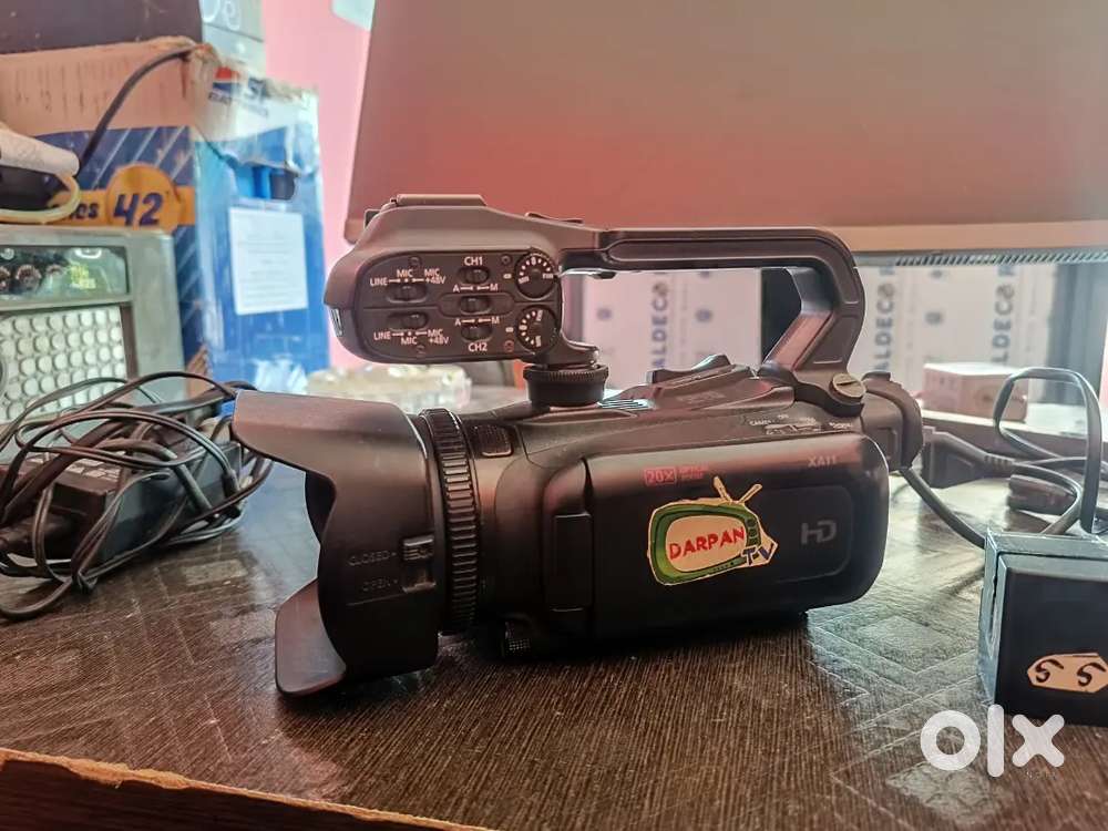 Canon XA11