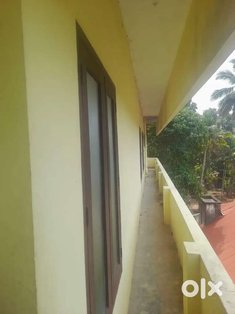 Spacious 3BHK for Rent on the second floor at Kodunganoor Junction