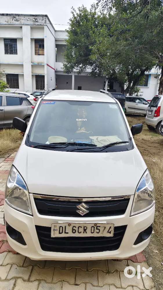 Petrol or cng dono h RC par chadi hue h