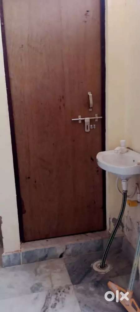 3 bed rooms 1 let 1 bath l lobby Rent 6500/ per mont