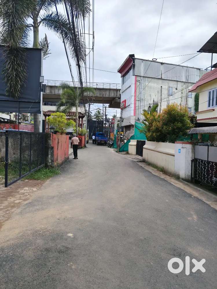 Kadavandra metro near 7 cent posh house plot for sale