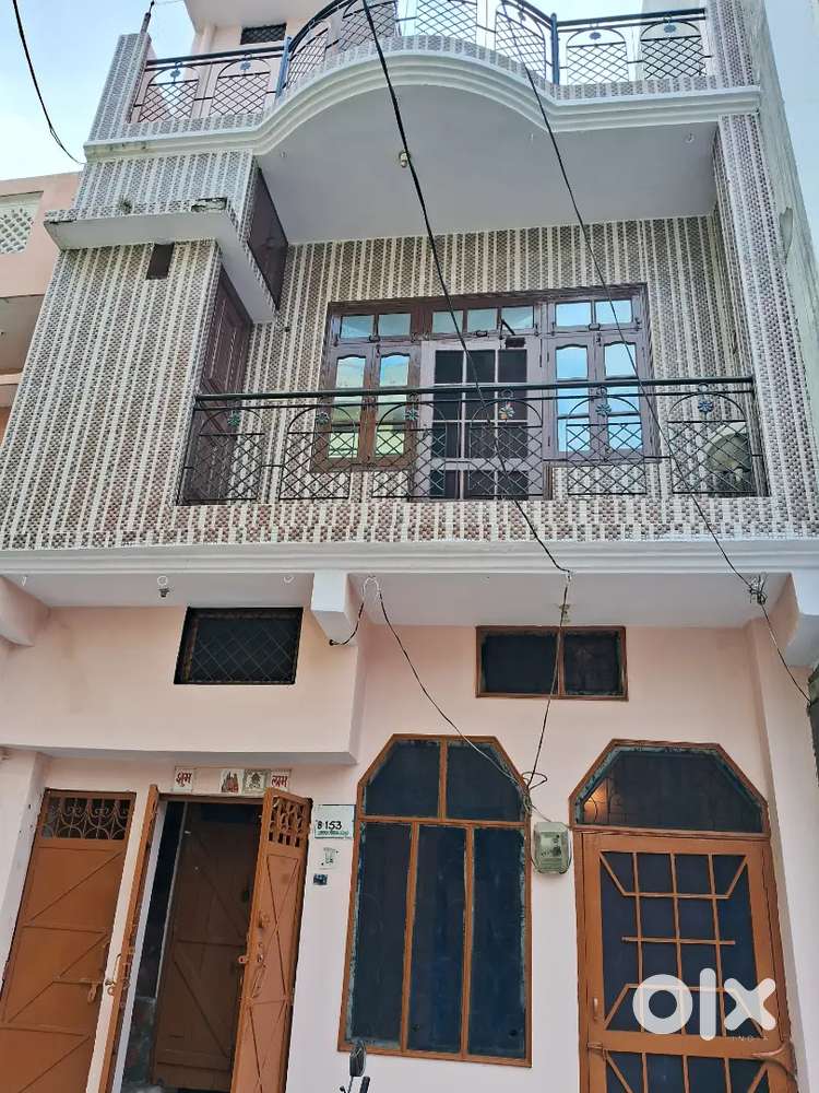 A 50 yards 3 floor building, 3 bed room, 1drying room,2 normal kitchen