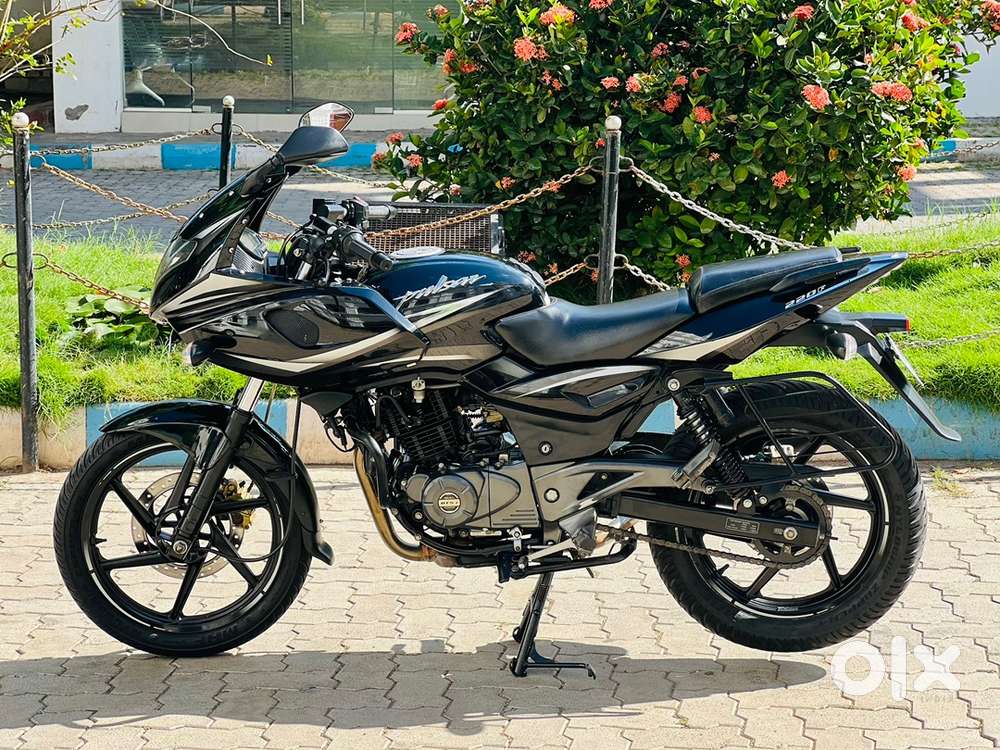 Single owner Pulsar 220f BS4