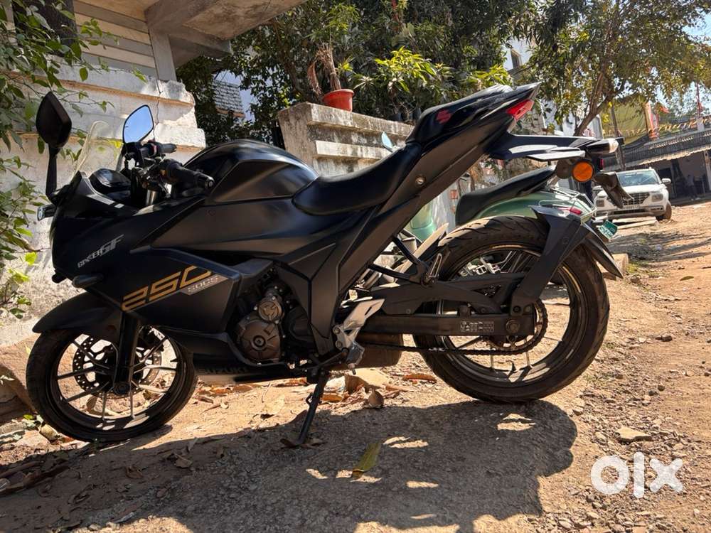 Dual channel abs with black digital meter  158 top speed