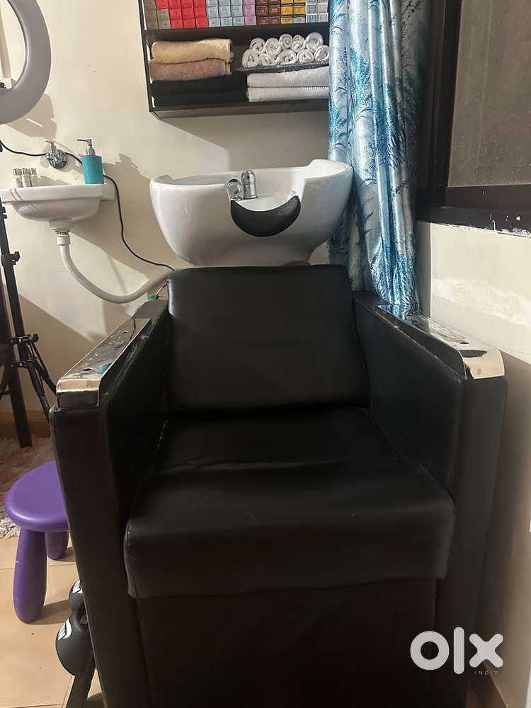 Hair wash, Shampoo station