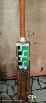 Tennis bat