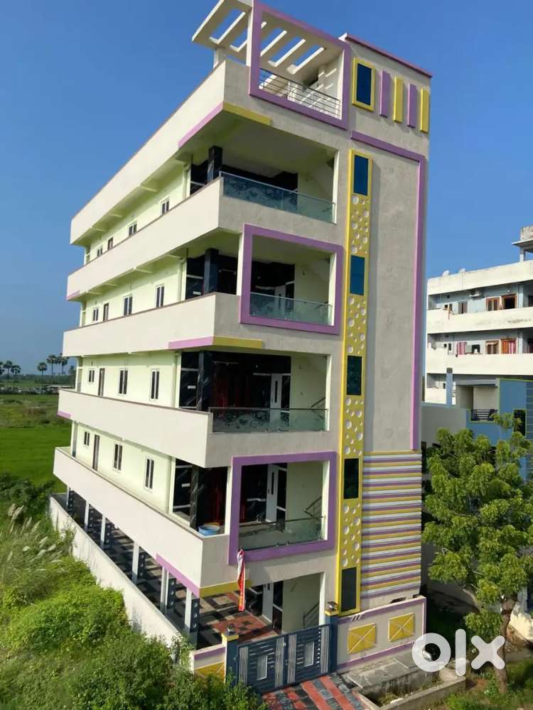 Luxurious 3 BHK : Total area:1970 plinth area:1525 sq ft, ComYds