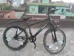 Bacha cycle  dhang se  nahi chala pa raha  condition  ek number hai