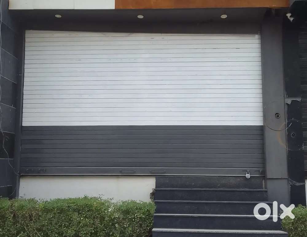 400 sf commercial shop ground floor