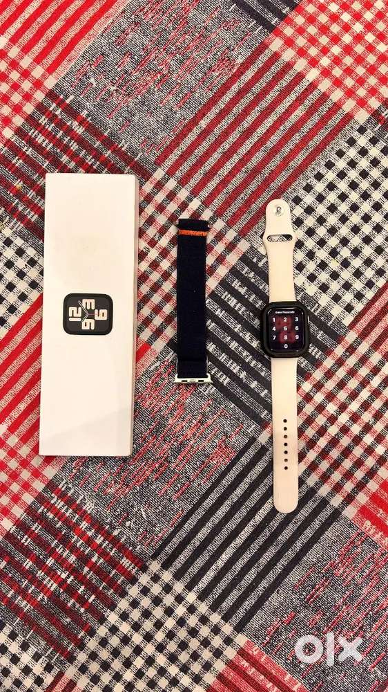 Apple Watch SE2 Starlight 44mm in Mint Condition
