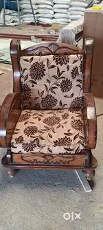 Teak wood sofa set very very good condition with kushan