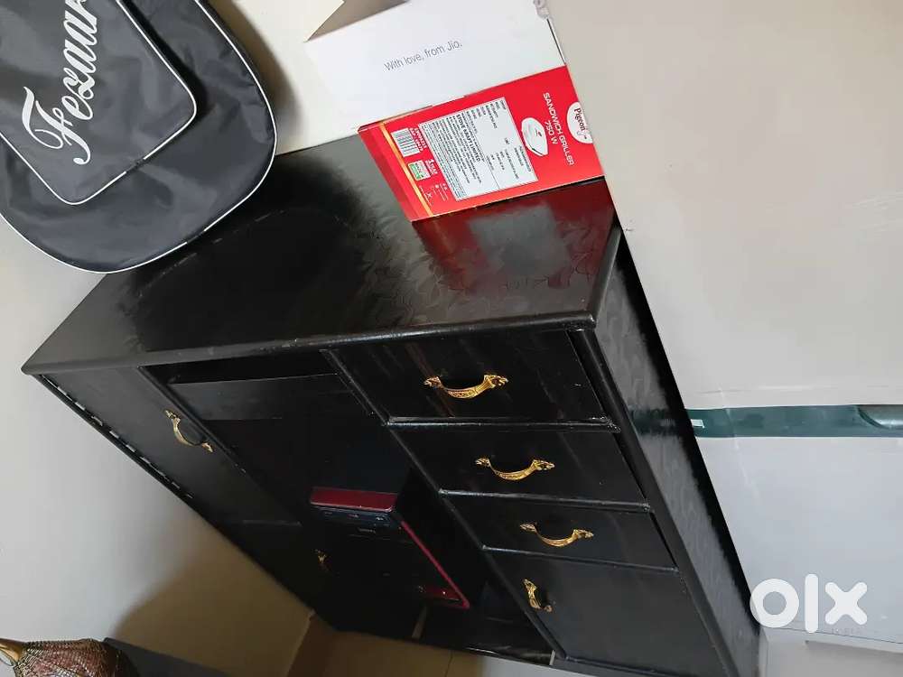 Computer table with heavy drawer