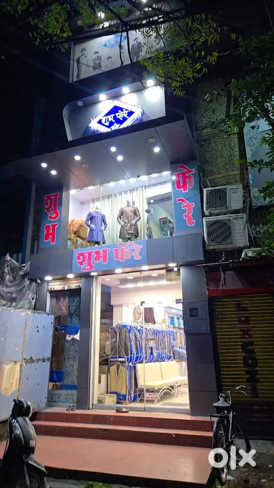 कपड़े की शॉप मे काम करने वाले लड़को की जरुरत है