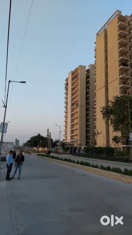 3bhk semi furnished flat for sale in imt faridabad