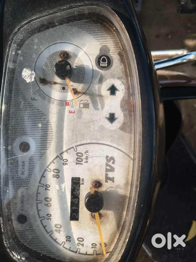 Good condition single hand milege  giving 40 kms easily,no accidents