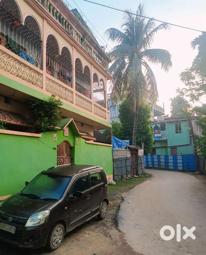মেইন রাস্তার সাথে একটি 2 তলা বাড়ি বিক্রি করা হবে, রাস্তা 20 ফুট.