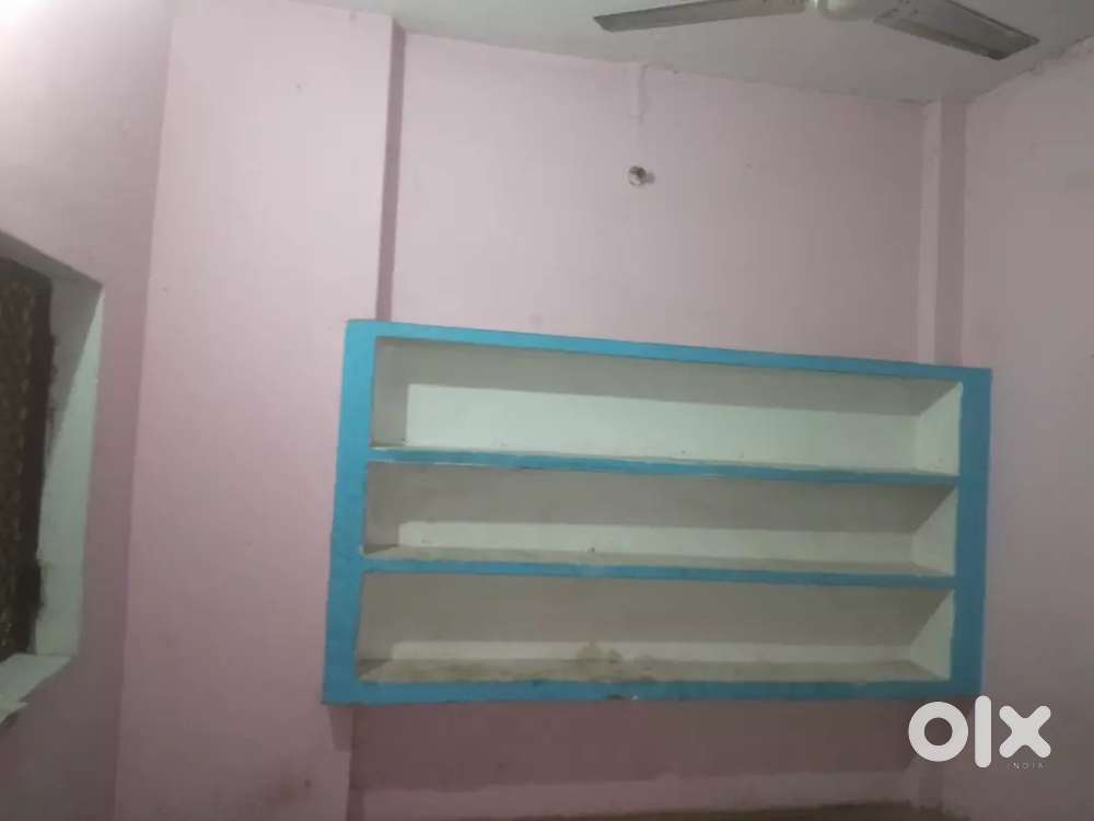 Room for rent with bathroom boys and girls only hindu