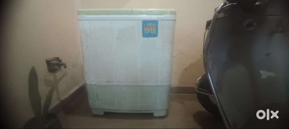 Semi automatic washing machine