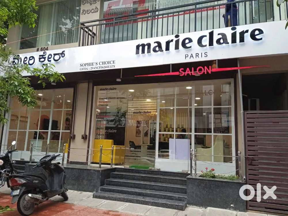 HIRING FOR @UNISEX SALON MAKEUP VACANCY AVAILABLE
