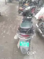 PraisePro is a feature-rich electric scooter with a modern,