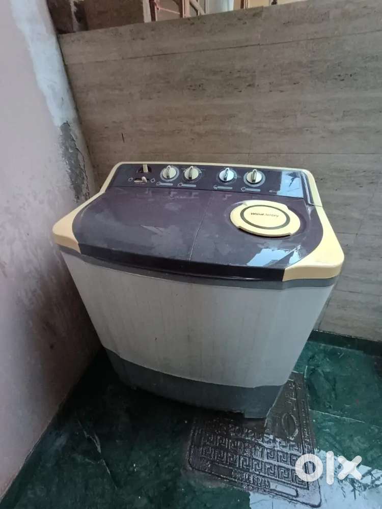 LG Semi Automatic Washing Machine in good condition