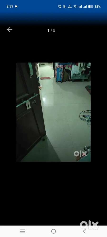 One girl roommate required