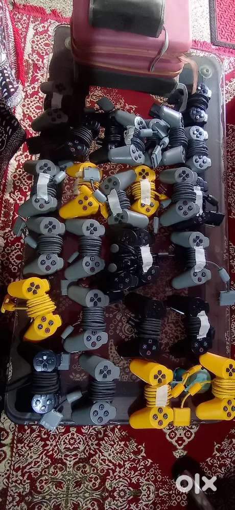 PS2 CONTROLLERS, MULTIPLAYER AND DVD GAMES