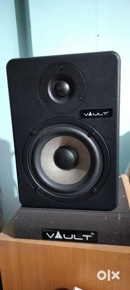 Vault C5 5 Powered Studio Monitors Pair