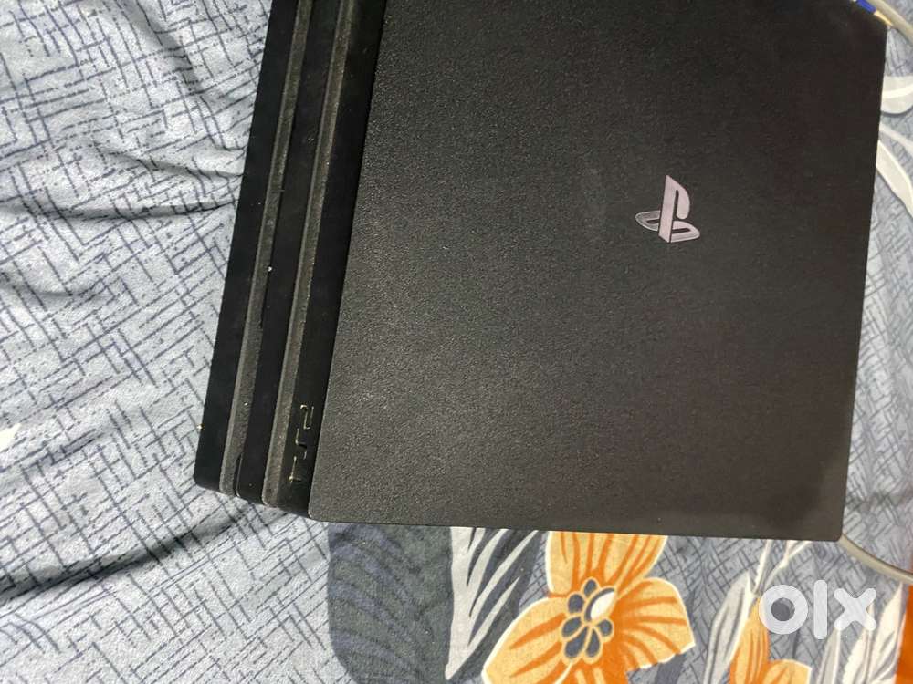 Ps4 pro 1tb black with one controller