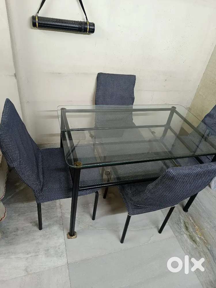 4 seater dining table with 4 chairs