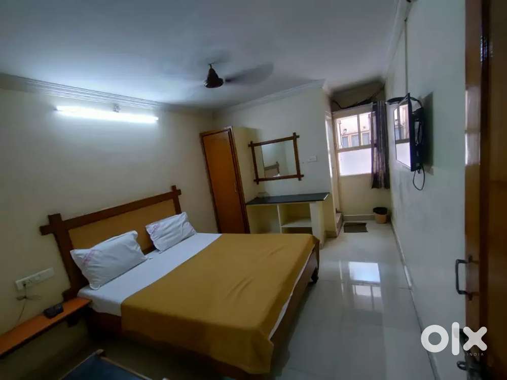 Room rent pr dena hai urgent