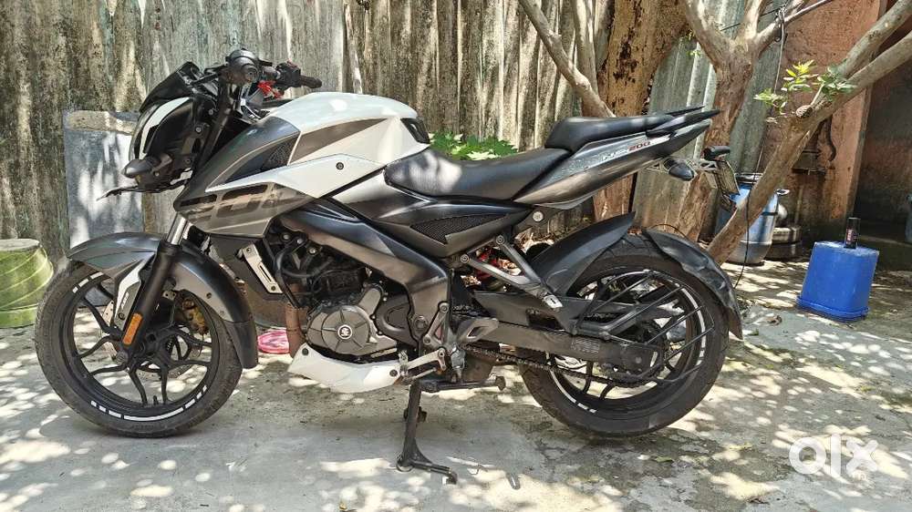 Mint condition recently serviced new rear tyre new battery