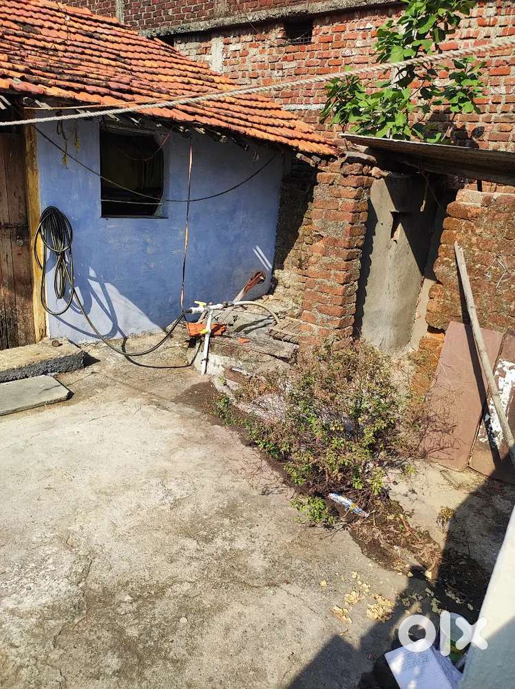 कवेलु वाला मकान, 24 hrs पानी की सुविधा, 4 रो और बाउंड्री और स्पेस