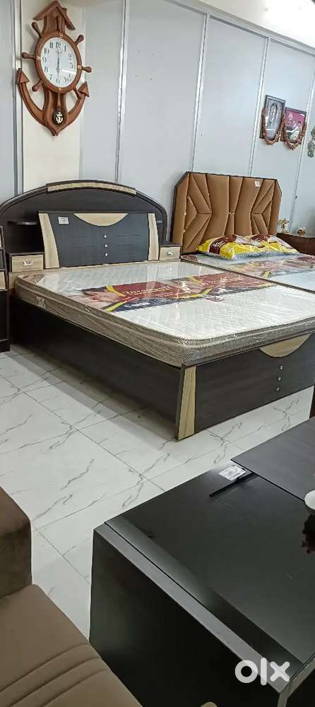 Wooden premium king size bed