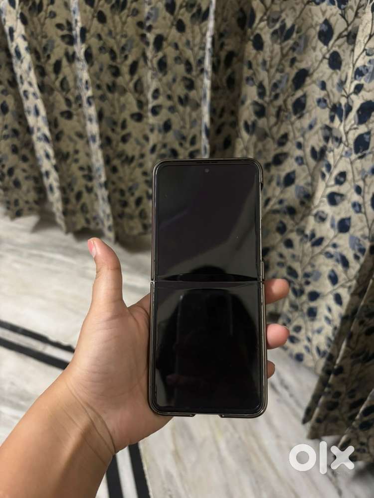 Z Flip 3 Samsung phone