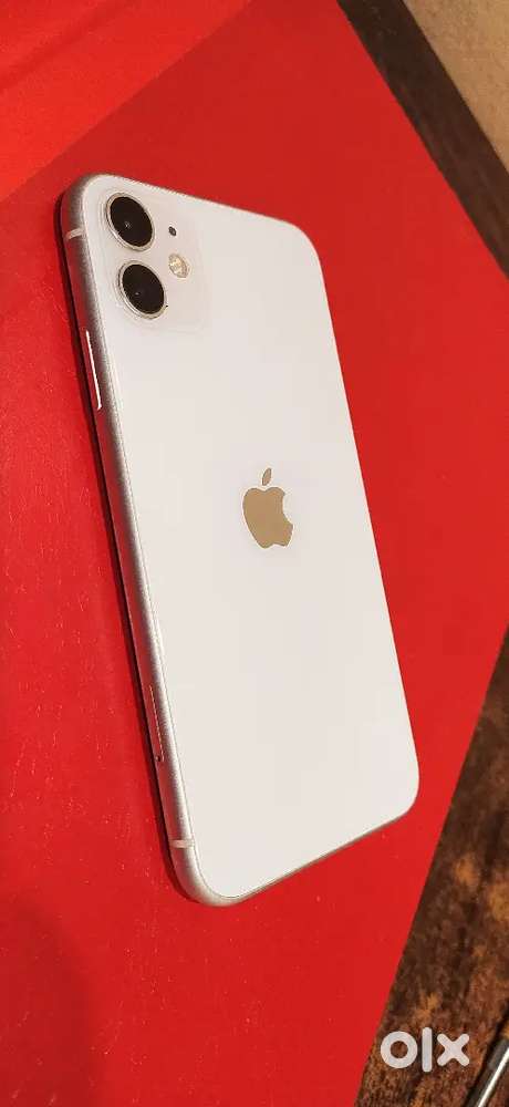 I phone 11 64 GB,display change battry health 73% bill&box nahi hai