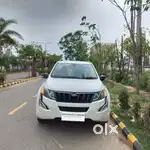 Mahindra XUV500 W4