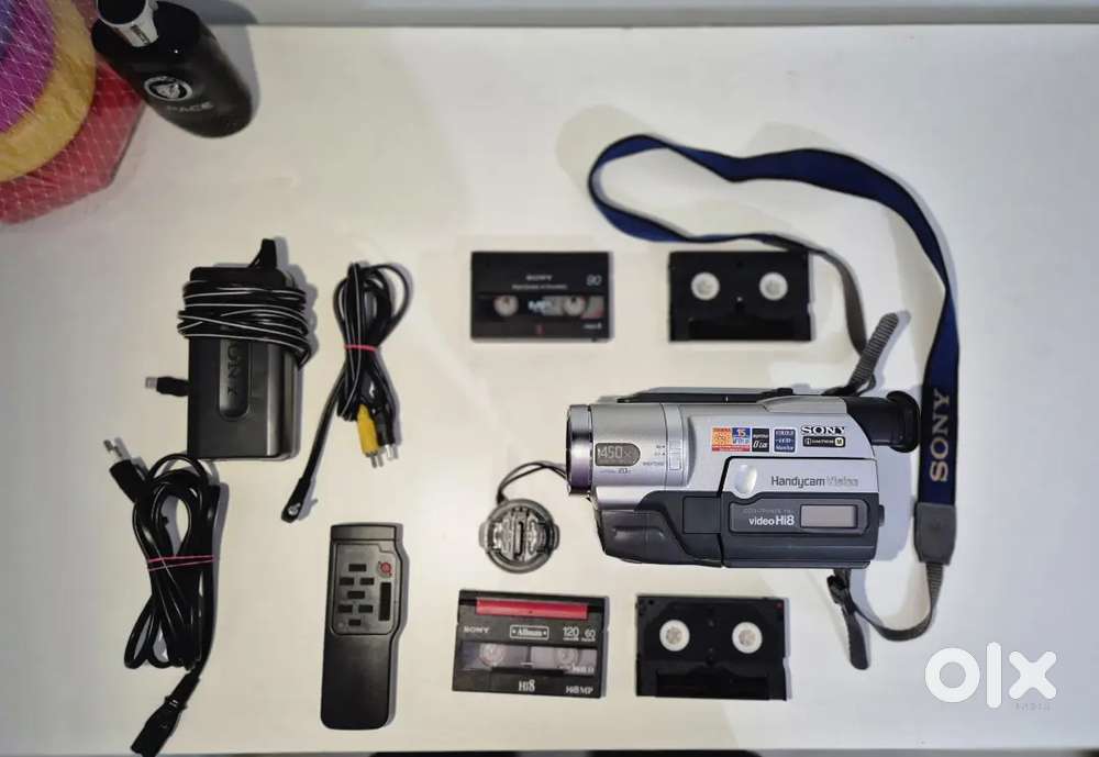 Sony Handycam Vision CCD-TRV107E Hi8 Camcorder Full Kit.